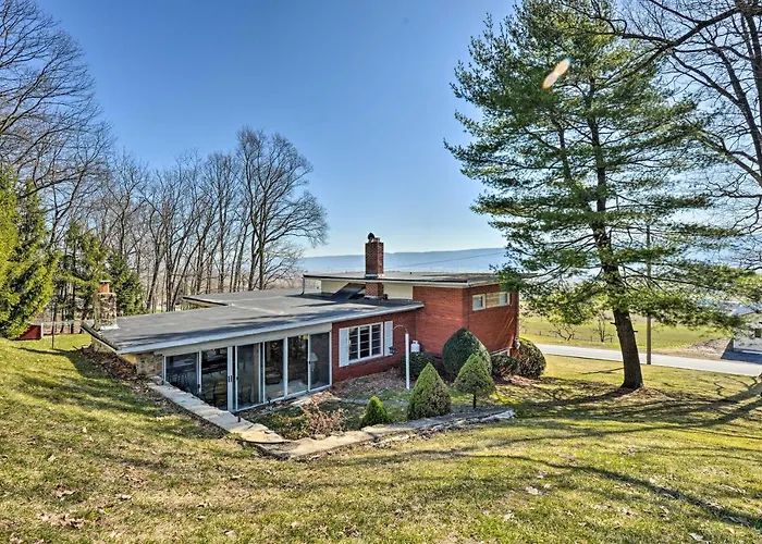 Cozy Home With Private Patio And Views, Hiking On-Site