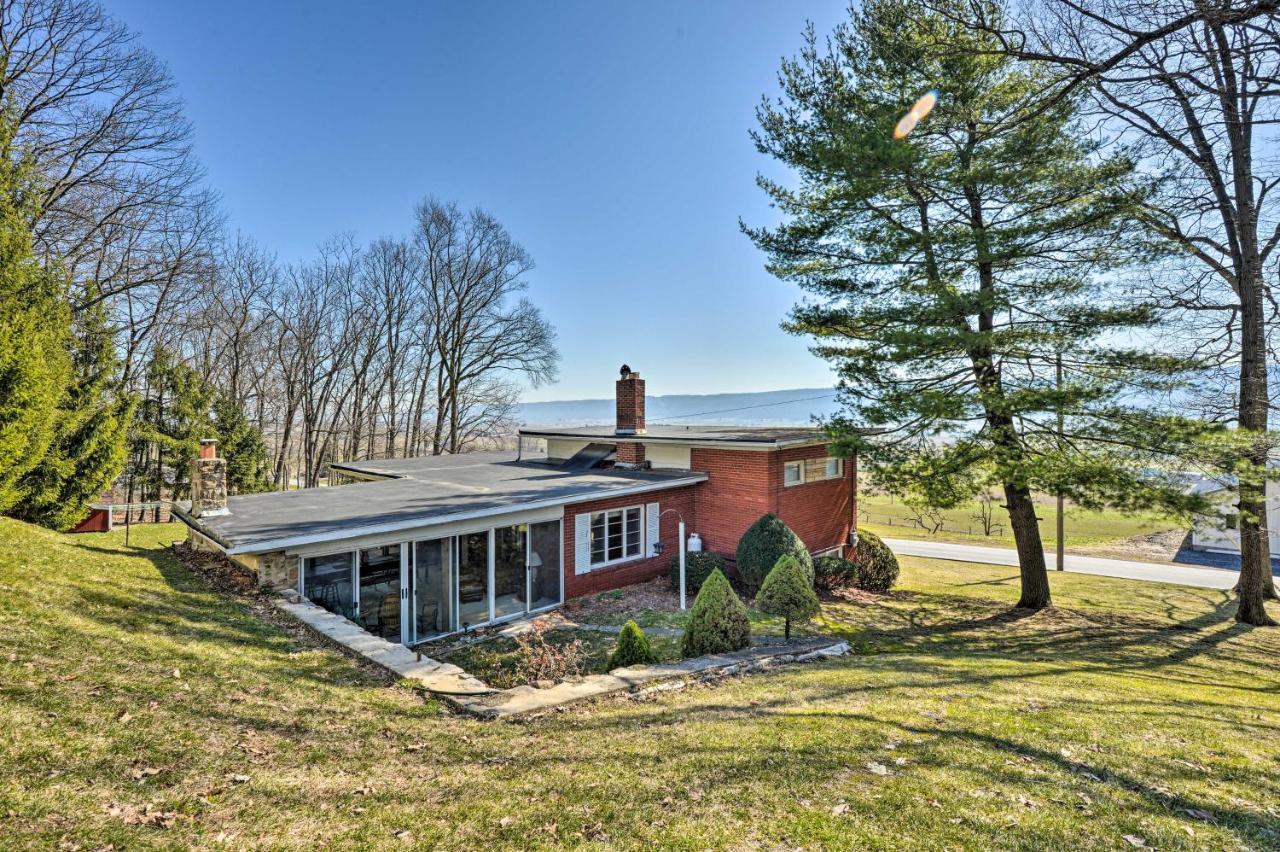 Cozy With Private Patio And Views, Hiking On-site Belleville