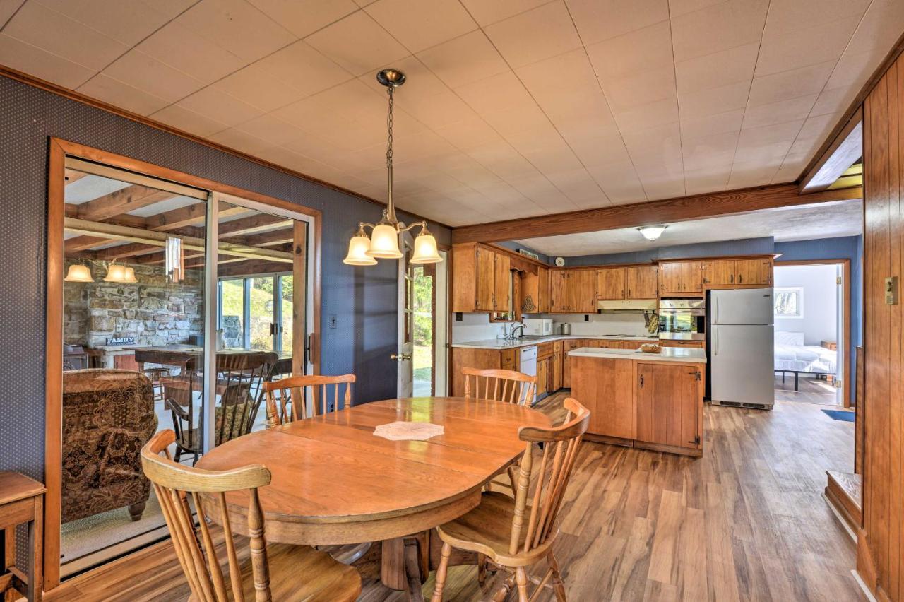 Cozy With Private Patio And Views, Hiking On-site Holiday home Belleville