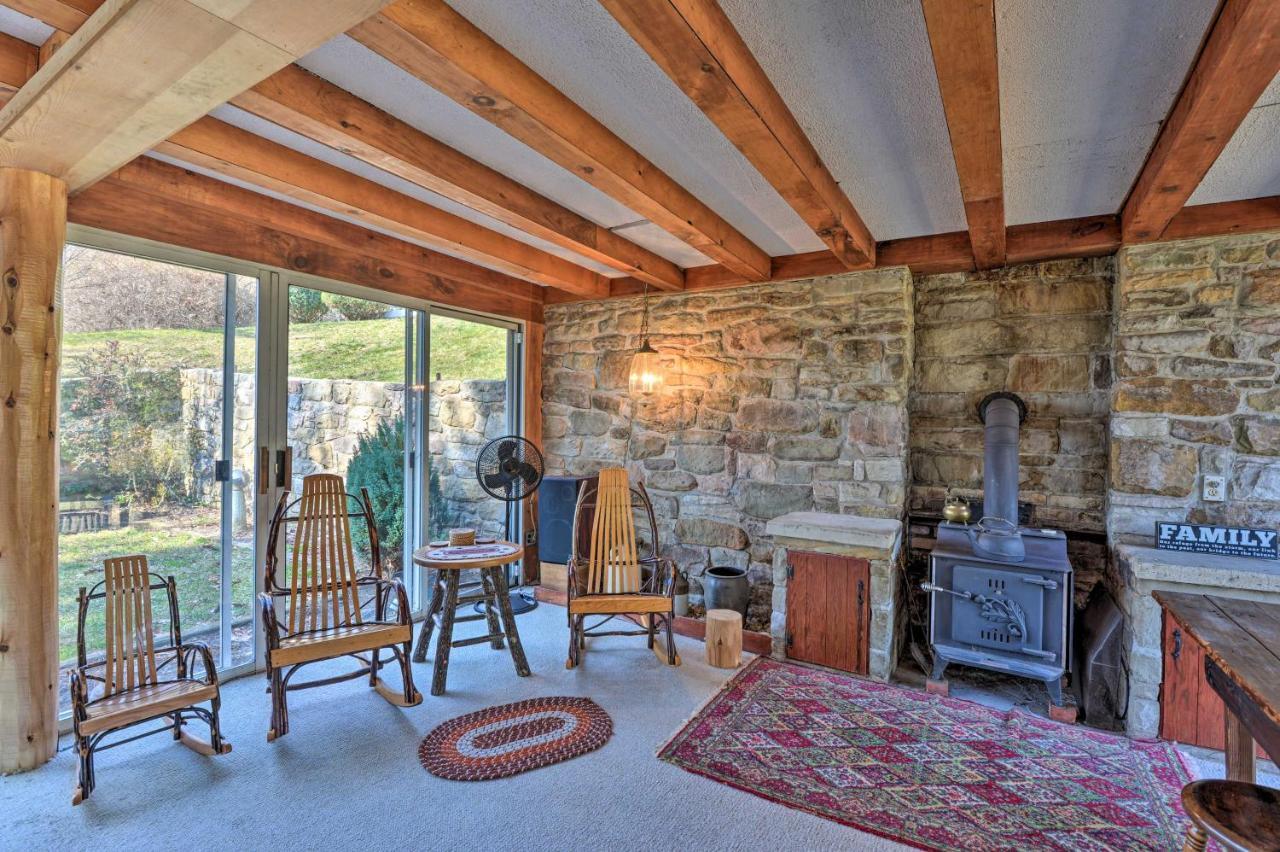 Cozy With Private Patio And Views, Hiking On-site * Belleville