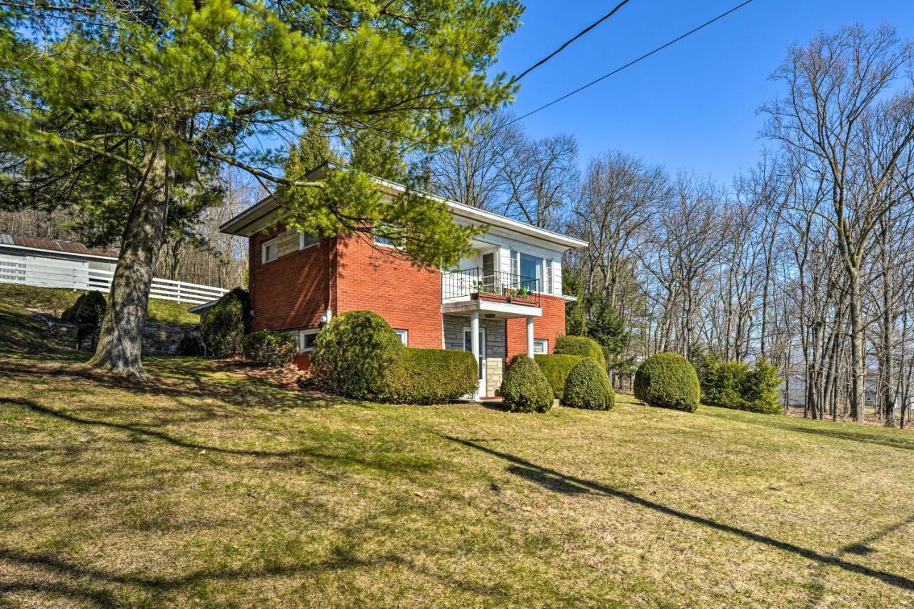 Cozy With Private Patio And Views, Hiking On-site Holiday home Belleville