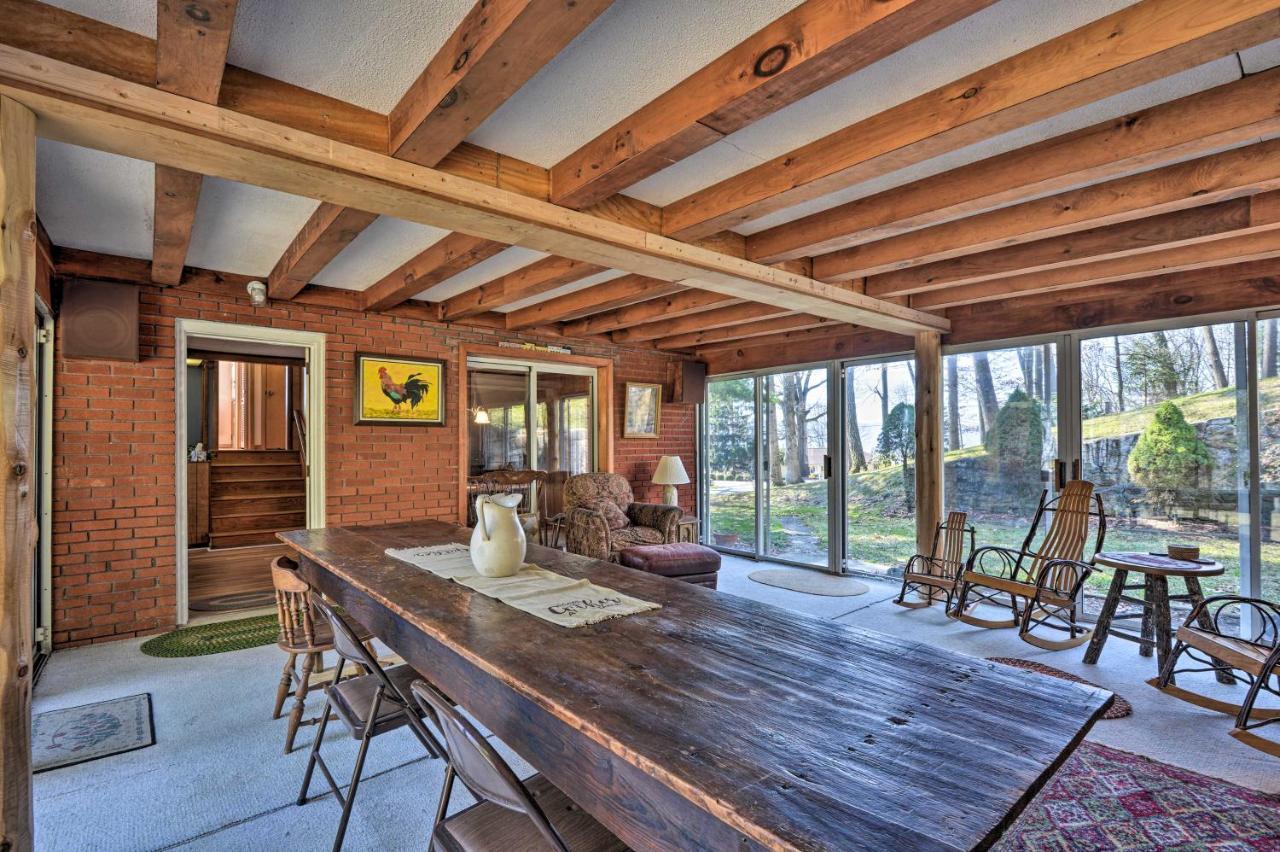 Holiday home Cozy With Private Patio And Views, Hiking On-site *