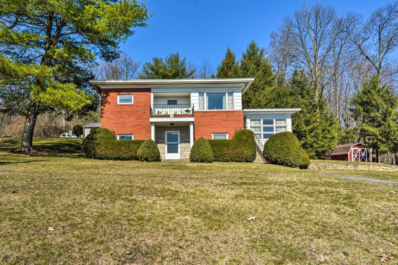 Cozy With Private Patio And Views, Hiking On-site Holiday home Belleville
