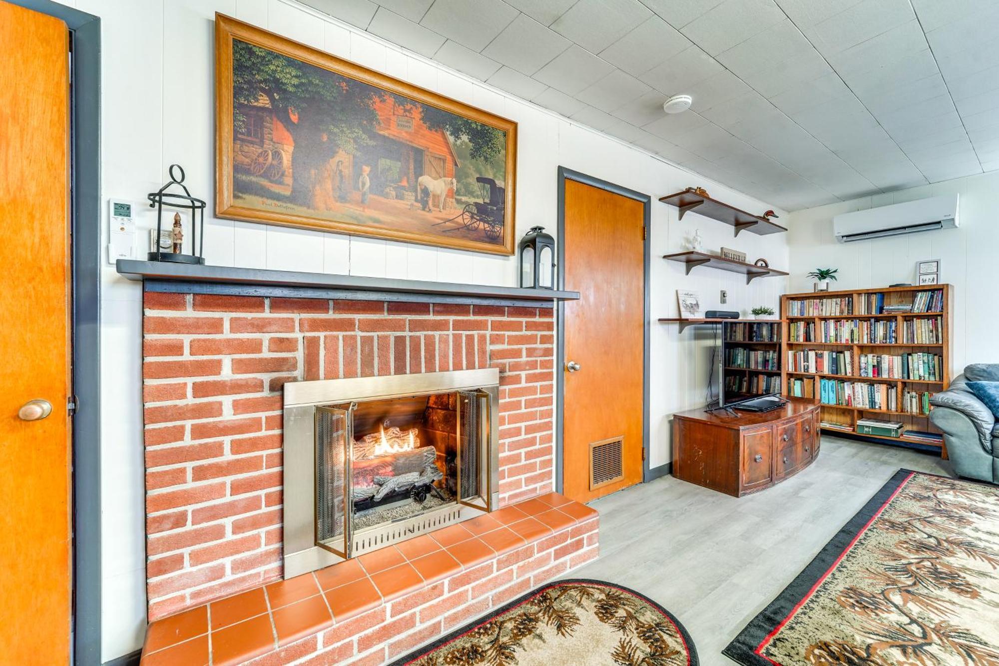 Cozy With Private Patio And Views, Hiking On-site Holiday home