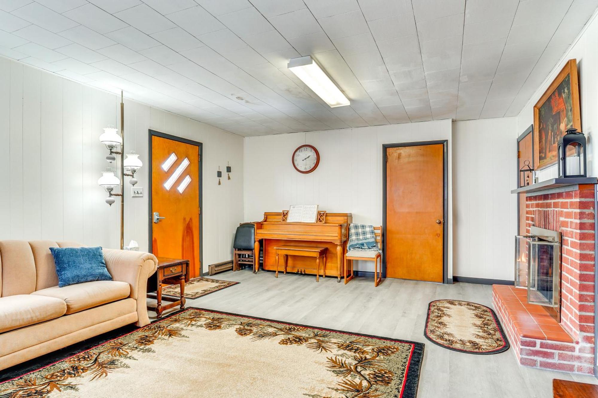 Cozy With Private Patio And Views, Hiking On-site Holiday home